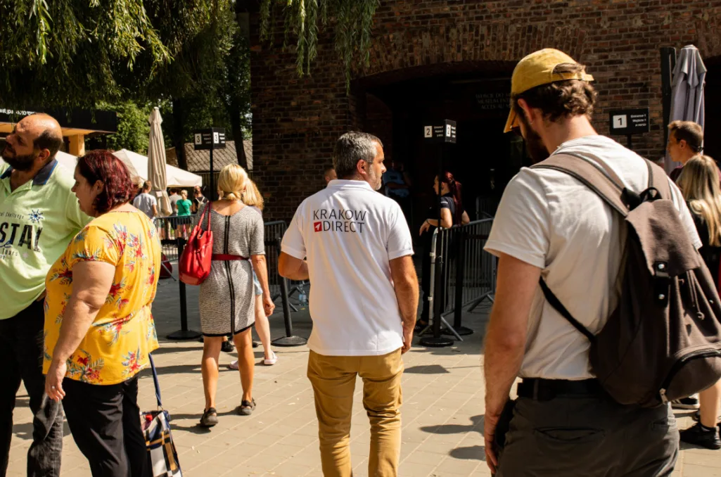 Tour-leader-at-Auschwitz Tourist at Auschwitz Museum