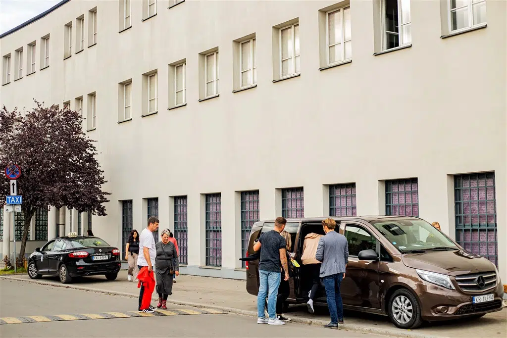 visit-schindlers-factory Group of tourists entering a Krakow Direct minibus after a Schindler's Factory tour